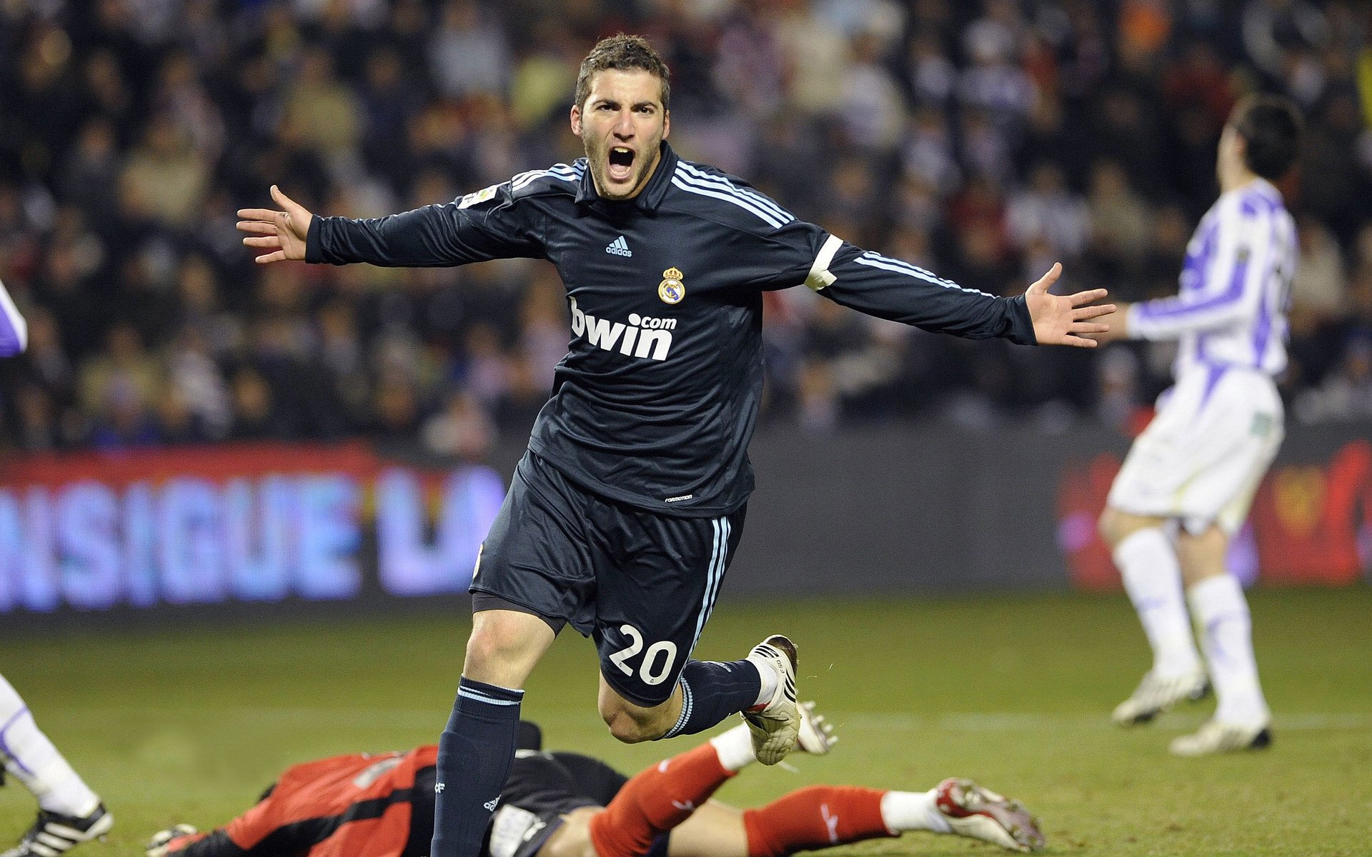 “德甲关键比赛：胜负关系到榜首归属”，德甲全程