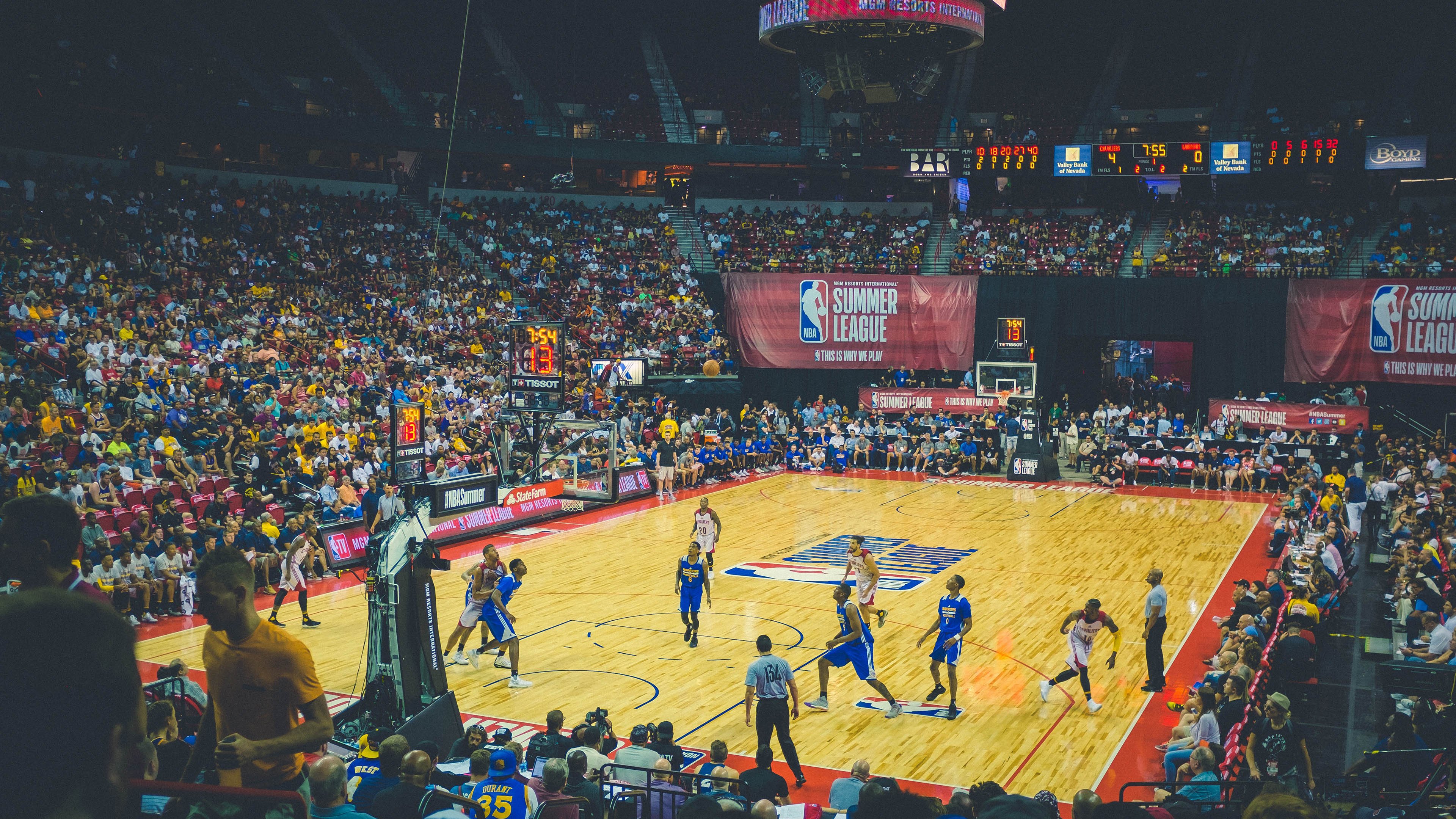 英超底部球队奋起直追，保级大战白热化，英超最低保级分